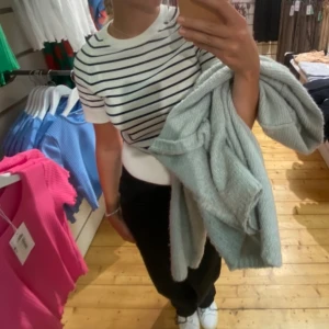 Stickad t shirt - Randig stickad t shirt 💓 storlek S