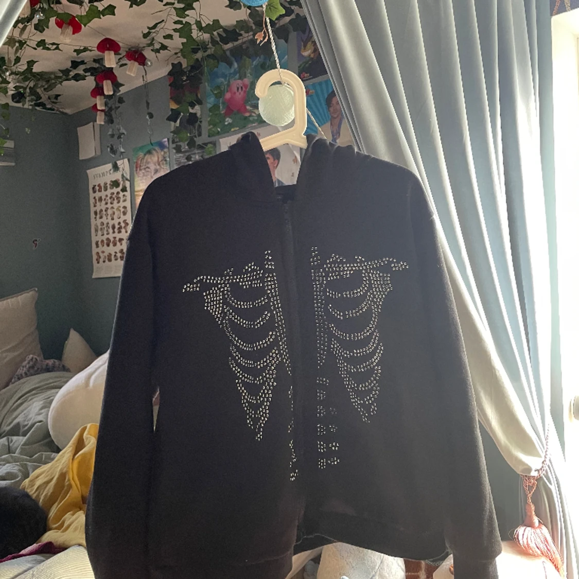 Svart zip up med rhinestones:)
