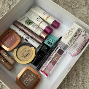  Makeup kit - Jag säljer första paketet för 400, oanvänt. 2 paketet 400. 3 paketet. 300