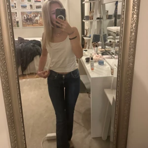 Jeans - Säljer dessa mid/Low waist jeans då de inte kommer till användning. Knappt använda så bra skick. Passar mig som är 160 