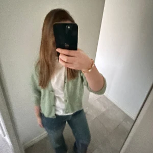 Lindex kofta - Säljer denna mint gröna kofta från lindex, sticks inte !!🩷