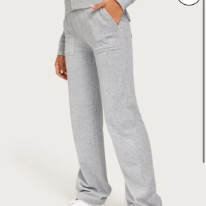 Juicy byxor - Skriv om ni vill ha personliga bilder 🩷 helt okej skick men snörena har tappat sin metal🥰