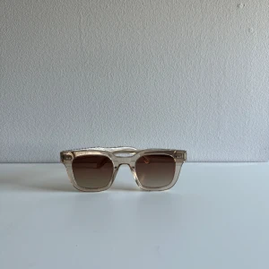 Chimi 04 Ecru - Hej, säljer nu dessa brillor då jag tänkt köpa ray ban, skick 9/10, de är inte använda så mycket, köpta på chimis hemsida för 1250kr och mitt pris 700kr Skriv vid frågor och funderingar Priset kan diskuteras vid en snabb affär