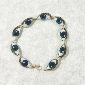 Armband med ögon  - Hemgjort armband med ögon 