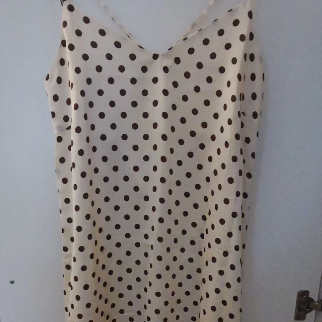 maxiklänning m. prickar 