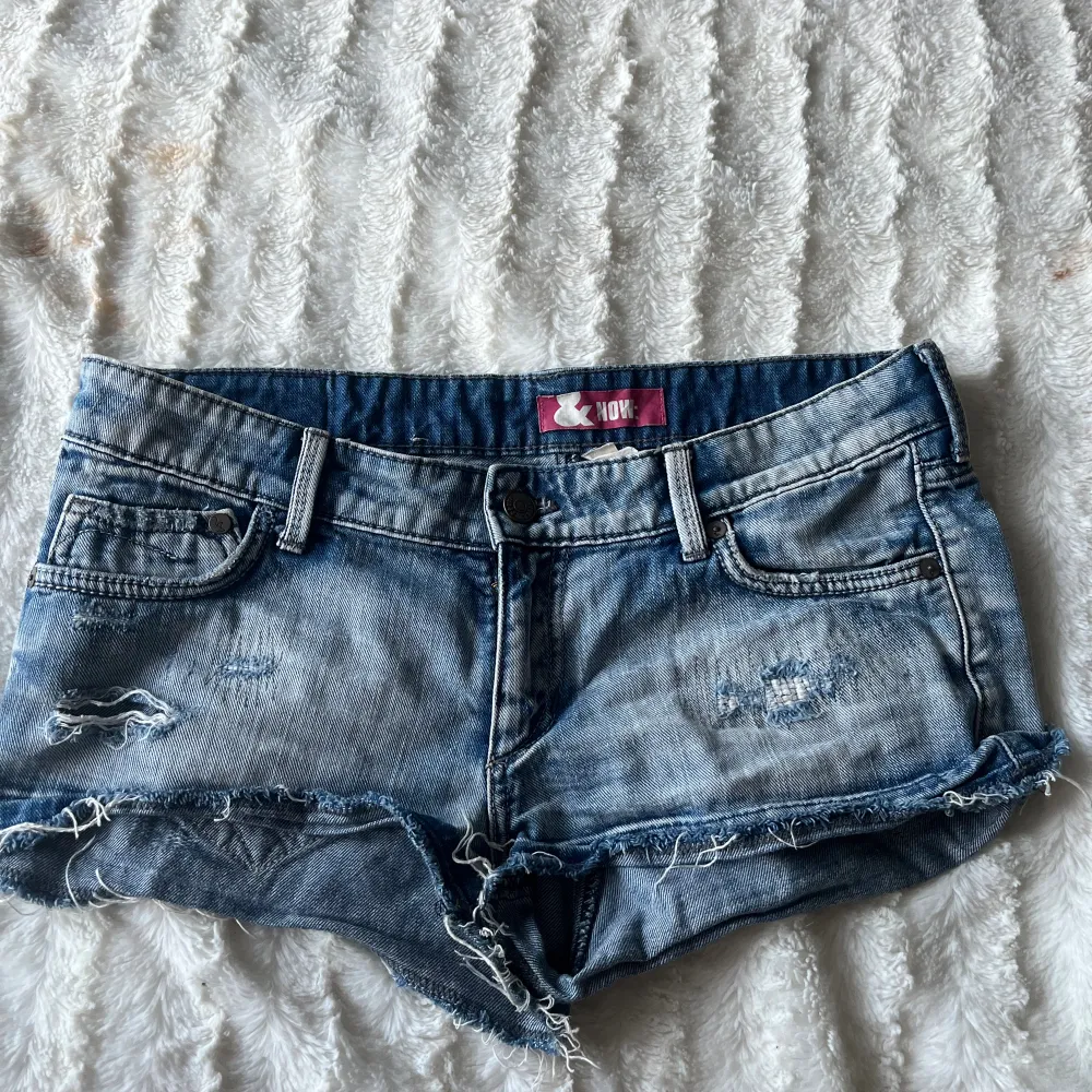 As snygga lågmidjade jeans shorts. Jag säljer dom då dom är lite för stora föf mig 💞. Shorts.