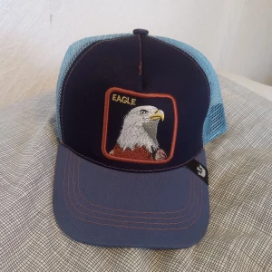 Eagle keps  - Säljer en helt ny eagle keps. Säljer då den är fake! Man märker inte att den är fake! Säljer den för 50kr + frakt! 