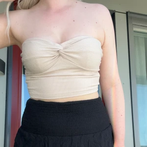 Topp - NY - M - Topp i storlek M, endast testad Säljs för 40kr