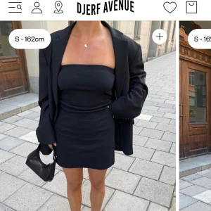 Djerf Avenue Tube dress  - Kommit till det ledsamma beslutet att sälja min fina Tube-klänning och tillhörande ärmarn från djerf Avenue då de aldrig har kommit till användning. Endast provad. Vill man enbart köpa klänning säljer jag den för 600. 
