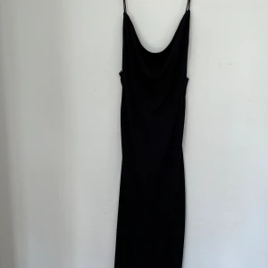 Klänning  - Svart klänning från zara 