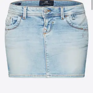 Jeans kjol ifrån Ltb❤️  Köpt förra sommaren men använd fåtal gånger då den är lite stor. Strl 36 i ett väldigt stretchigt material❤️ Skriv om frågor eller fler bilder❤️ Nypris 455kr
