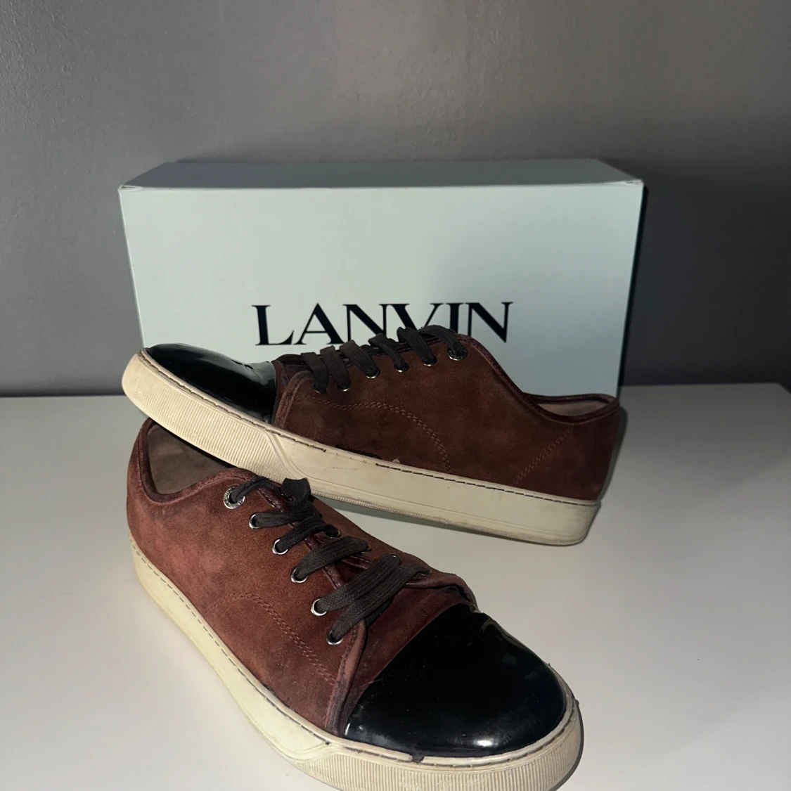 Vinröda Lanvin