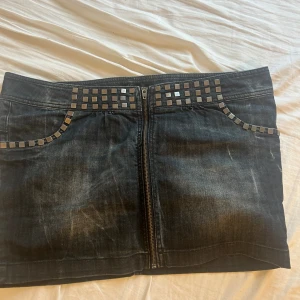 Jeanskjol - Bra skick, säljer då dem är för stor för mig💗