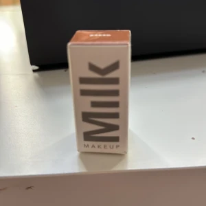 Milk stick  - Helt nytt milk stick i färgen baked som inte ens är öppnat då jag fick i present men redan har ett❤️