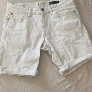 Använda jeans shorts Inga fläckar eller liknande