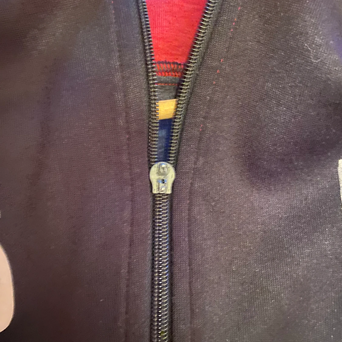 En röd adidas kofta - 91