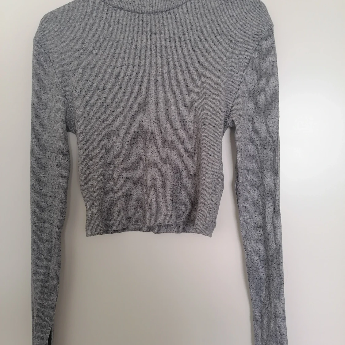 Långärmad crop-top från NA-KD