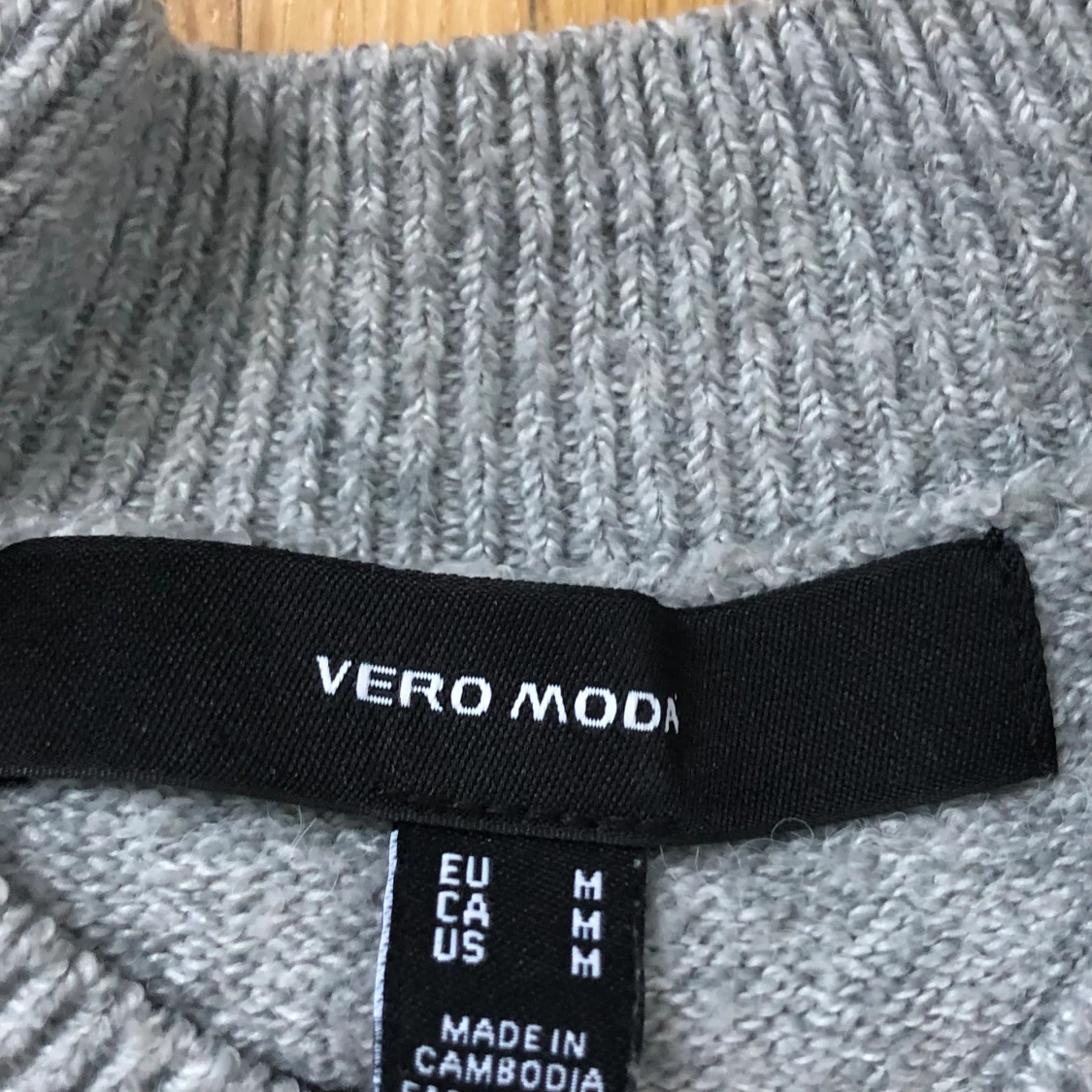 Tjock grå tröja - 90