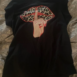 Coster copenhagen tröja  - Jätte fin tröja från Coster copenhagen fick den i present men har bara använt 1 gång. Skriv om man vill ha fler Bilder.  Kan tänka mig att sänka priset 