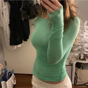 Intimissi tröja - Säljer vidare, färgen är slutsåld. Kan även tänka mig att byta mot nån annan färg om någon säljer en intimissi tröja. 