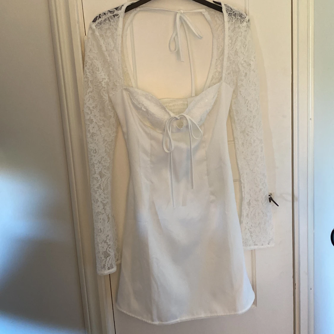 Superfin vit studentklänning