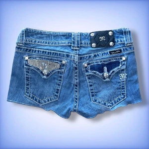Miss me shorts - Ett par jätte fina omsydda miss me shorts! Hör av dig ifall du har frågor!💙 Kolla gärna in sidan för fler jeans😊