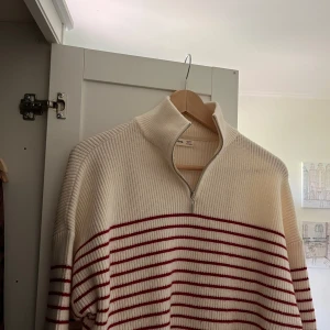 Tröja från mango. I nyskick - Randig tröja från mango. Använd gärna köp nu!