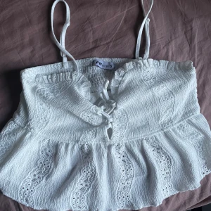 vit linne  - Jätte gulligt vit linne, aldrig använda m & s 