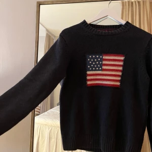 Stick Gant Tröja - Stickad tröja från Gant! Grymt skick och den är i storlek Small. 