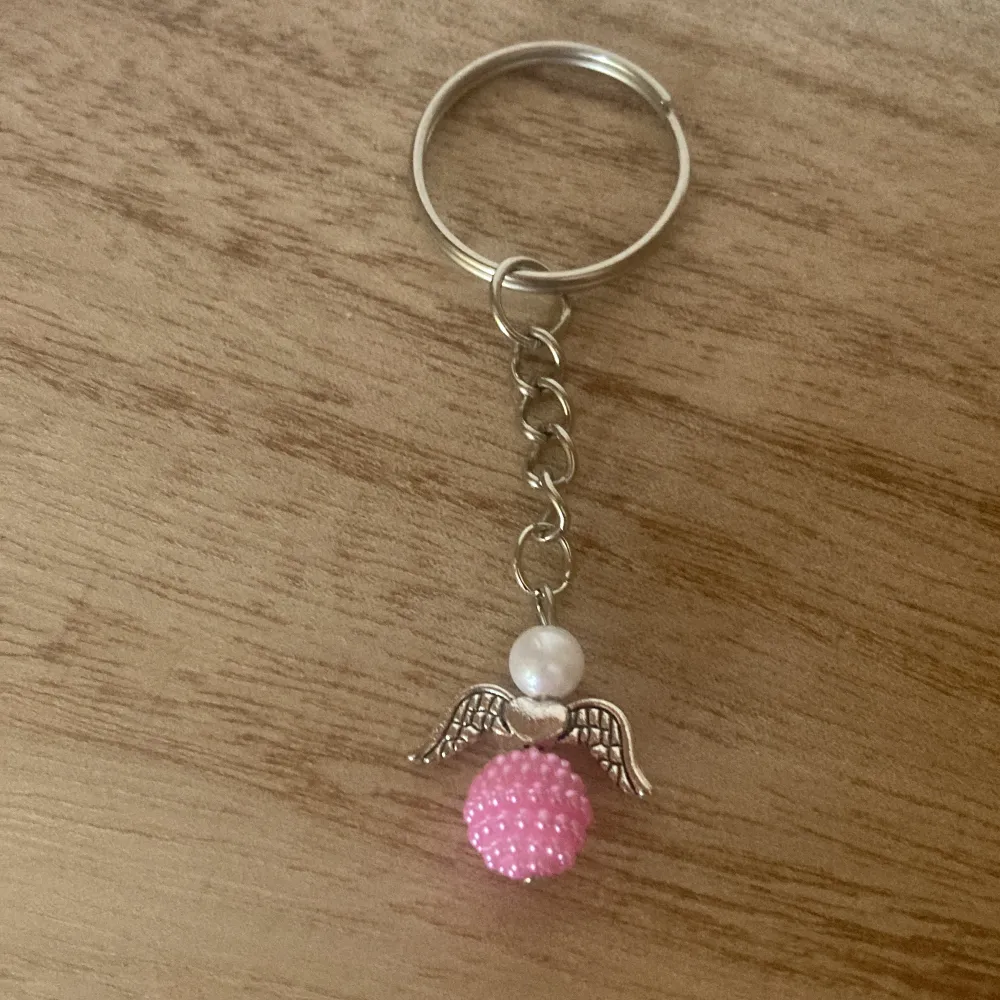 Nyckelring med en vacker rosa lyckoängel . Accessoarer.
