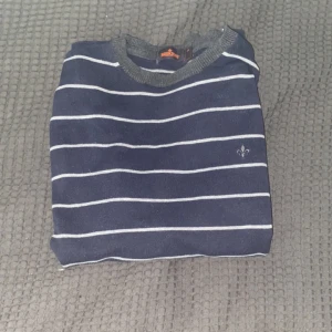 Randig Morris tröja - Tja, säljer nu min snygga tröja från Morris. Använd ett fåtal gånger, skick 9,5/10🍾 Nypris ca 1100-1500kr Vårat pris 299🔥