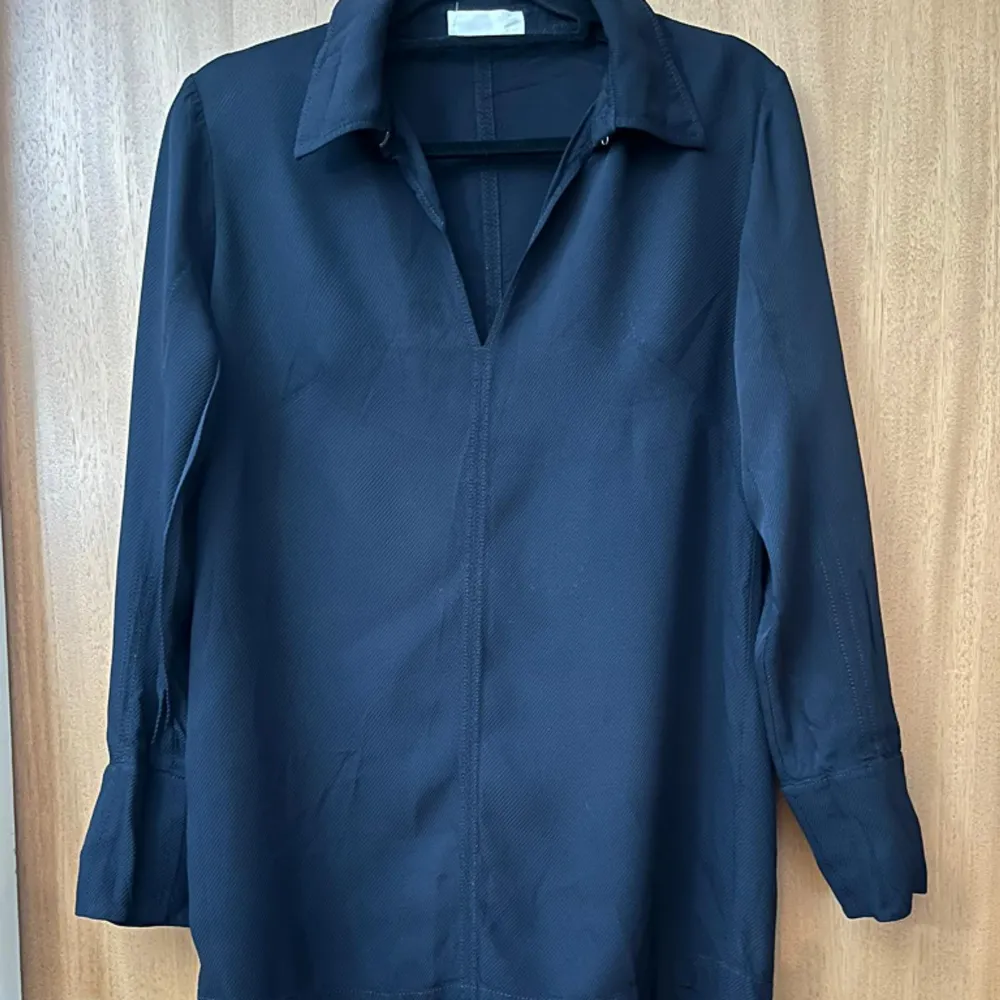 Vintage Skjorta/tunnika svart Storlek 38. Skjortor.