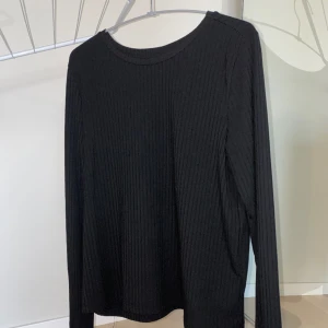 Tröja  - Knappt använd