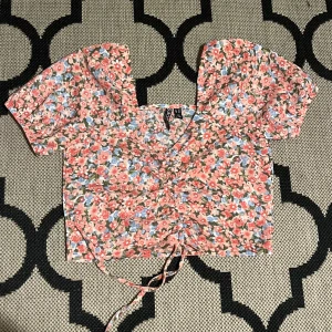 Söt topp 🎀 - Från pieces, storlek xs 💕100kr+frakt 💓