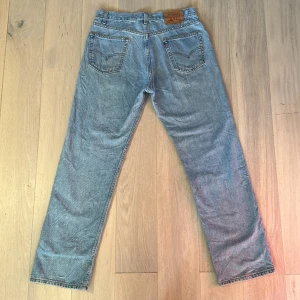 Levi’s 505 made in Mexico - Klassiska Levi’s 505 i storlek 36x32 enligt bild. Fler bilder eller mått kan fixas!
