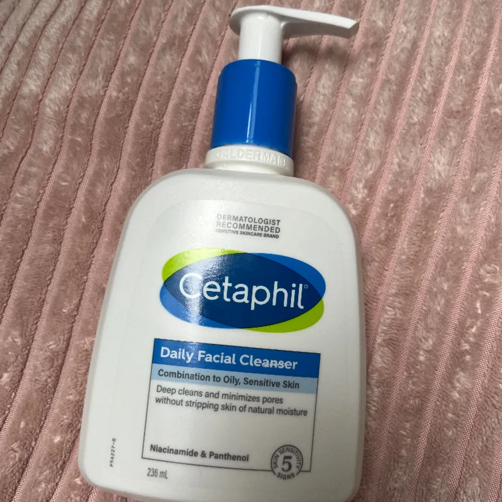 Ny oöppnad ansiktsrengöring från Cetaphil. Nypris 139kr. . Övrigt.