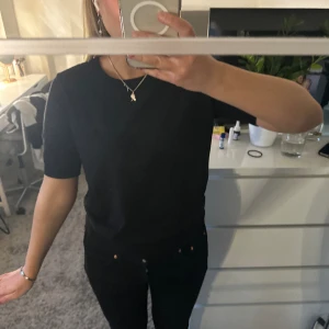 STICKAD T-SHIRT 💕 - stickad t shirt från hm 💕