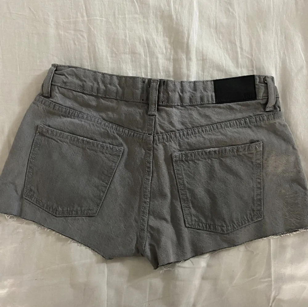 Helt oanvända low waist jeans shorts från lager 157💞 Jättefina, säljer då de inte kommer till användning💞. Shorts.