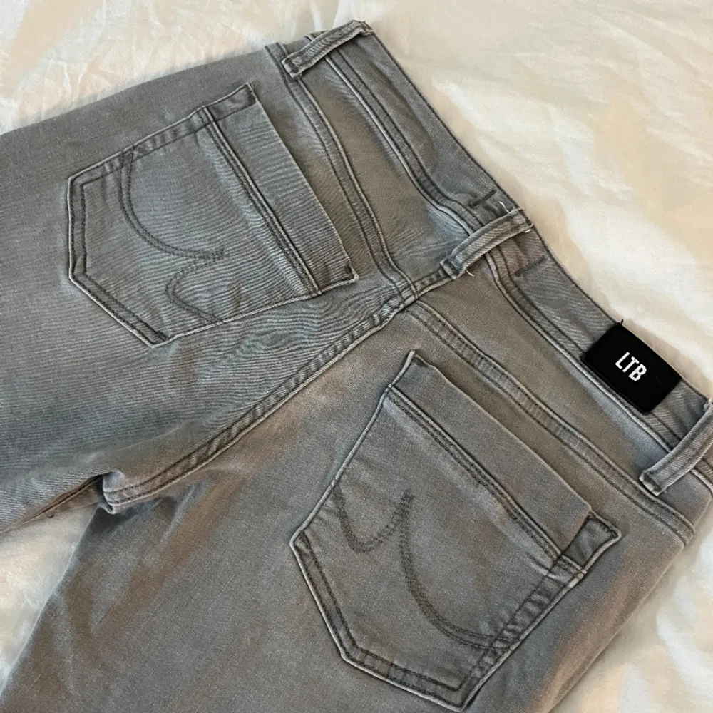 Jätte snygga LTB jeans! Säljer pga att de var för stora i midjan och de va lite för korta för mig tyvär. I jättebra skick väl omtagna💞. Jeans & Byxor.