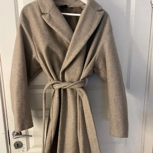 Kappa - Lång kappa från vero moda storlek M, inga defekter