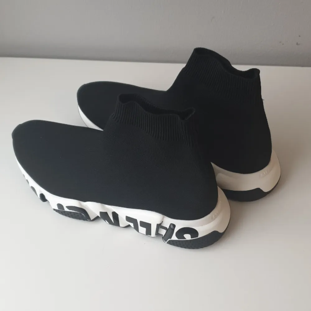 Balenciaga speed skor, använda en gång, Bra skick och äkta . Skor.