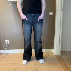 Jeans - Jeans med bootcut storlek W32/L30