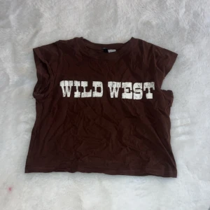 Tröja - En jätte gullig tröja, knappt använt, kan mötas upp i Stockholm annars kan man köpa genom köp nu 