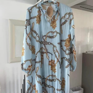 Klänning från Lo-ika ny med prislappen kvar  - One size 