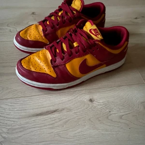 Nike dunk - Nike dunk midas gold storlek 40.5