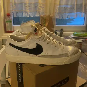 Nike blazer low. Använde typ endast i gymmet så mycket bra skick. Storlek 43 Ny innersula