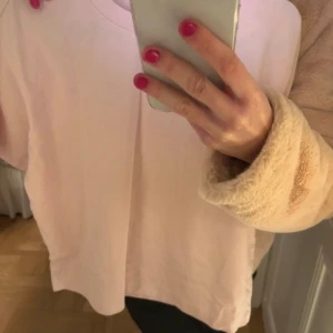 Rosa tjockare t shirt  - Från ginatricot! Helt ny storlek M