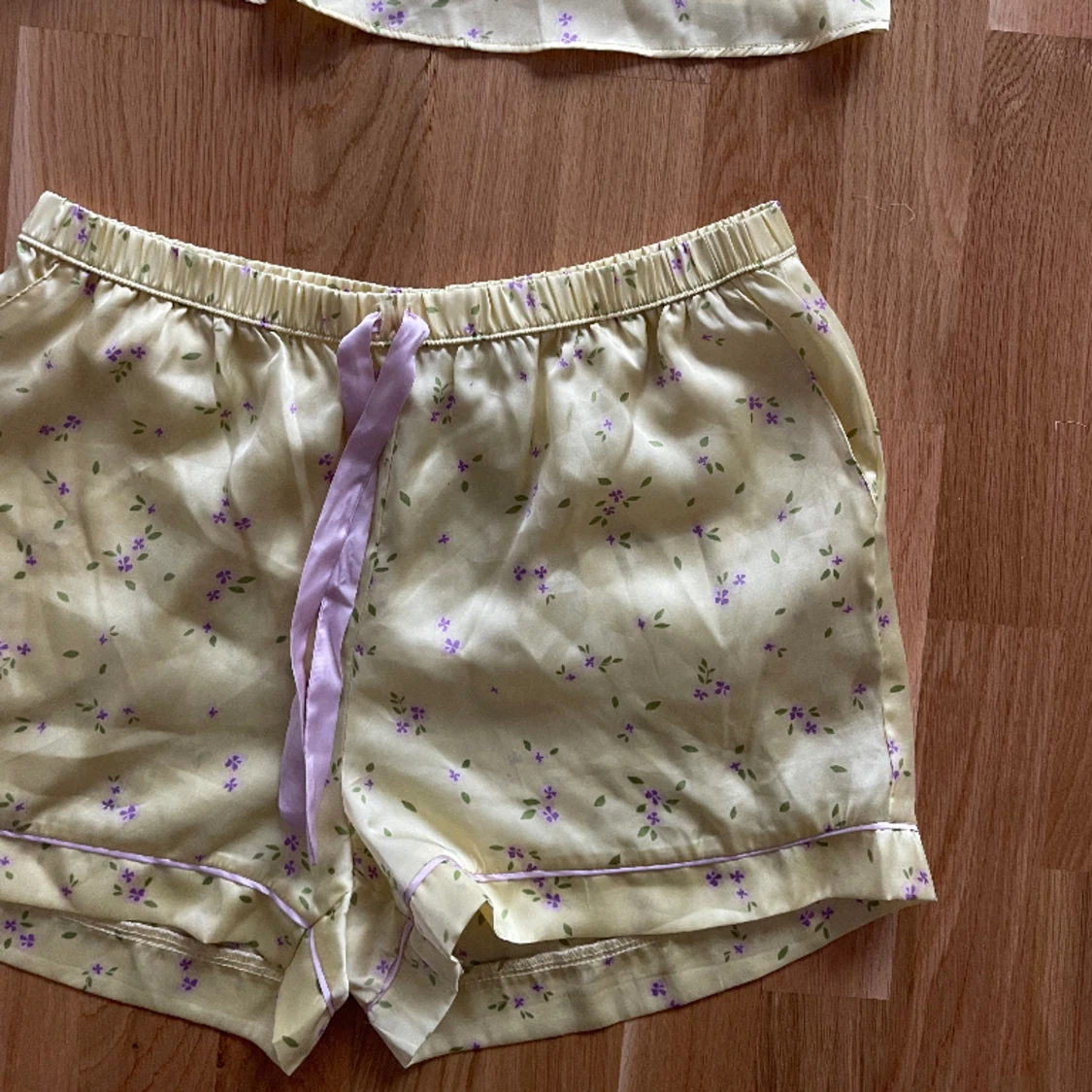 Blommigt pyjamas set - 90