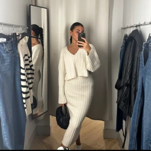 hm set - Ett set från hm i storlek xs. Använd endast en gång. Säljer båda delar för 300 kr🫶🏽🌸