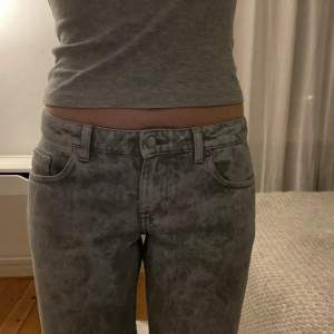 Coola jeans från Weekday modellen Arrow. Inga anmärkningar!❣️
